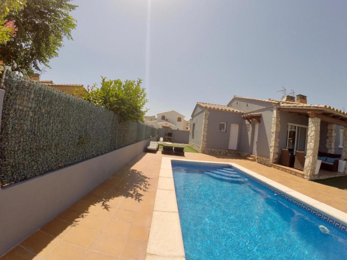 הוילה L' Escala Casa En L Escala Con Piscina Y Wifi Free מראה חיצוני תמונה