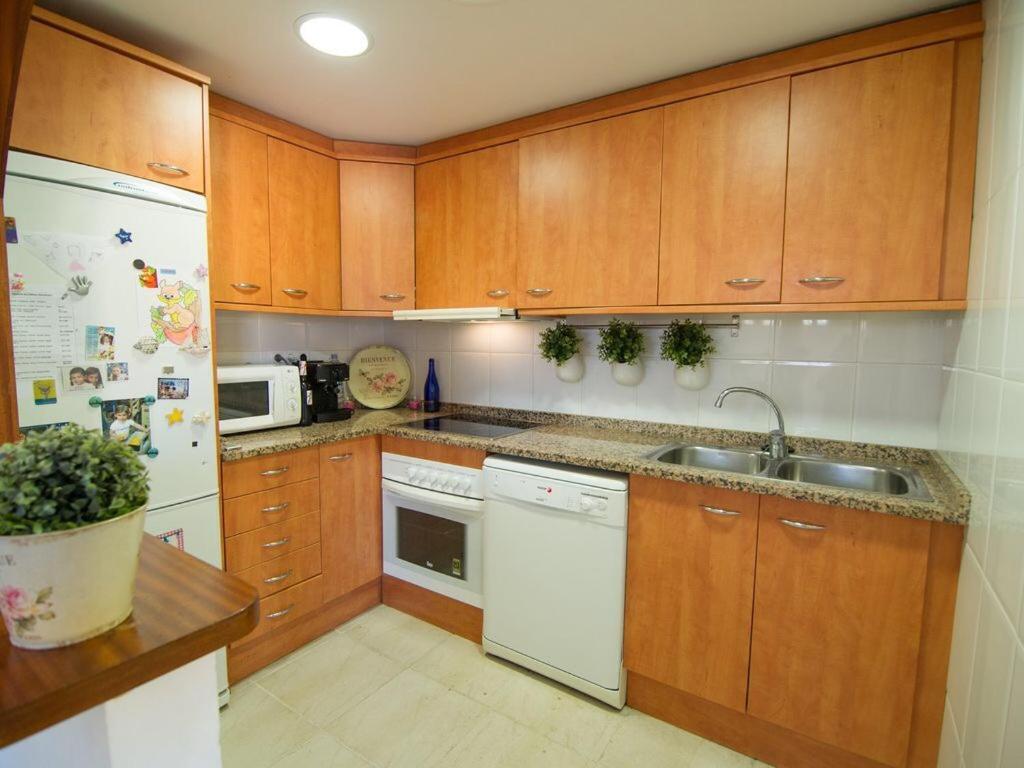 הוילה L' Escala Casa En L Escala Con Piscina Y Wifi Free מראה חיצוני תמונה